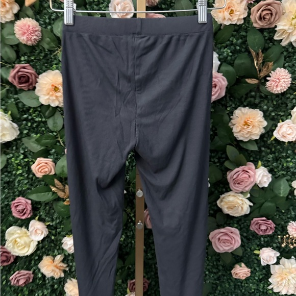 SKIMS Soft Lounge Leggings - Picture 5 of 8